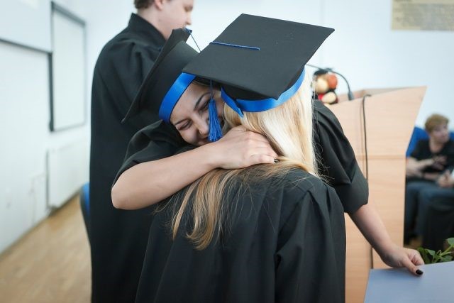 Hairstyles For Graduation – 10 Examples you’ll like